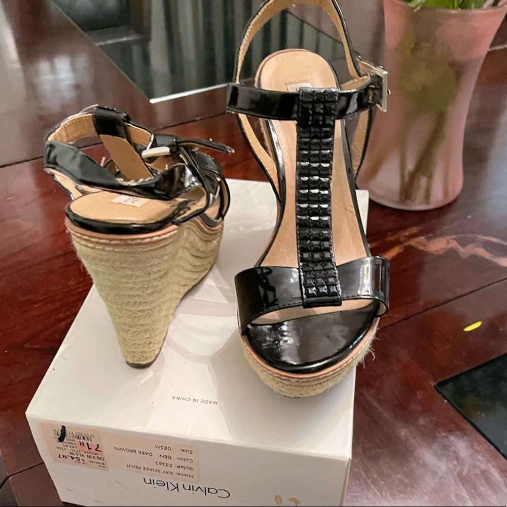 Black platform sandal